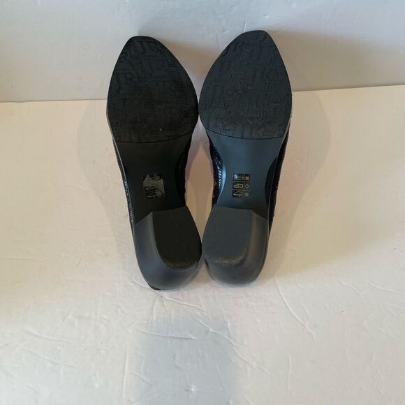 Women's Floral Embroidered Black Shoes - Picture 7 of 8